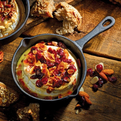 GduV, Cranberry Brie Almond Kit Skillet