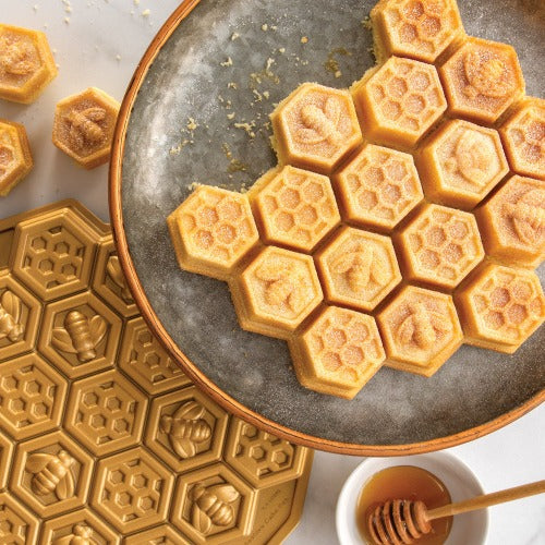 Nordic Honeycomb Pull-Apart Pan
